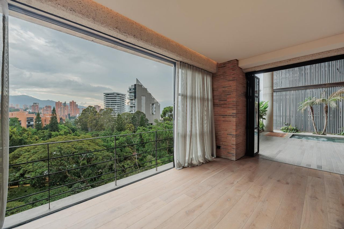 Apartamento sin amoblar de 308 m² con terraza y jacuzzi en El Poblado