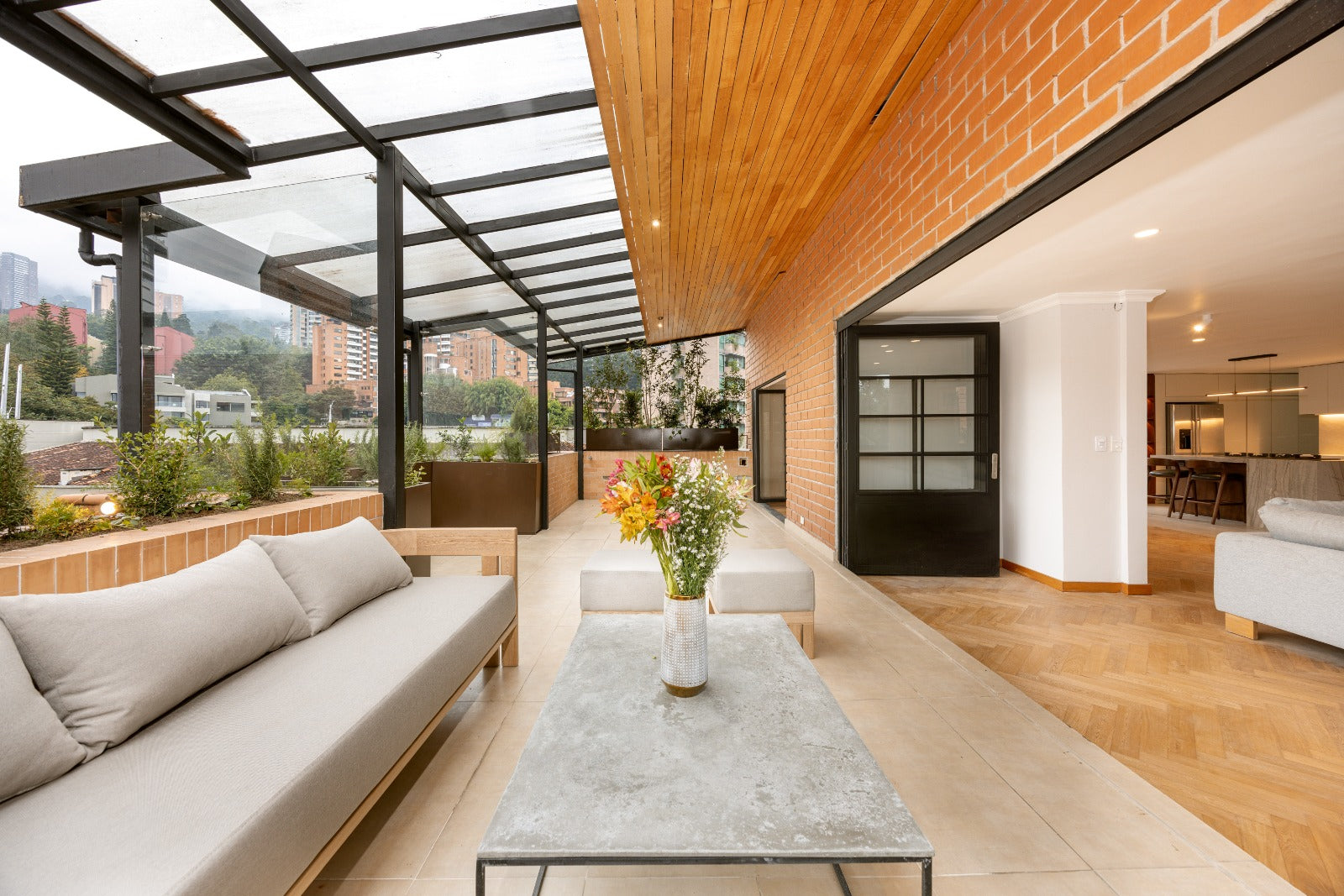 Penthouse Duplex con Rooftop, Jacuzzi & Turco Sector Provenza 3 BR