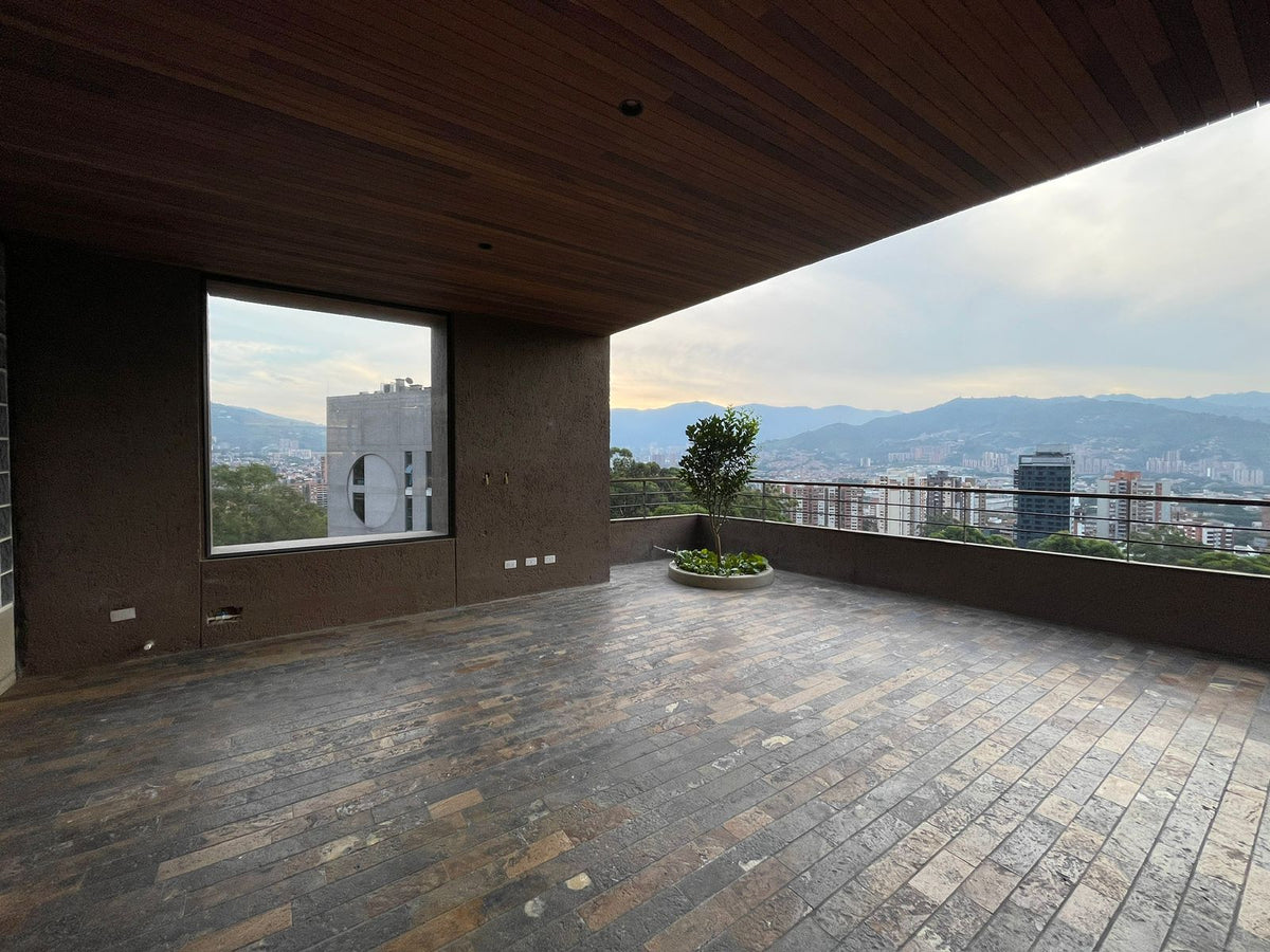 Apartamento Amoblado en El Poblado con Espectacular Terraza y Vista