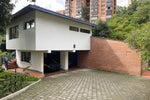Casa de campo en la ciudad para Remodelar con Gran Lote de 1.155 m² en El Poblado