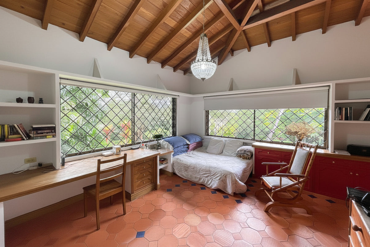 Casa de campo en la ciudad para Remodelar con Gran Lote de 1.155 m² en El Poblado