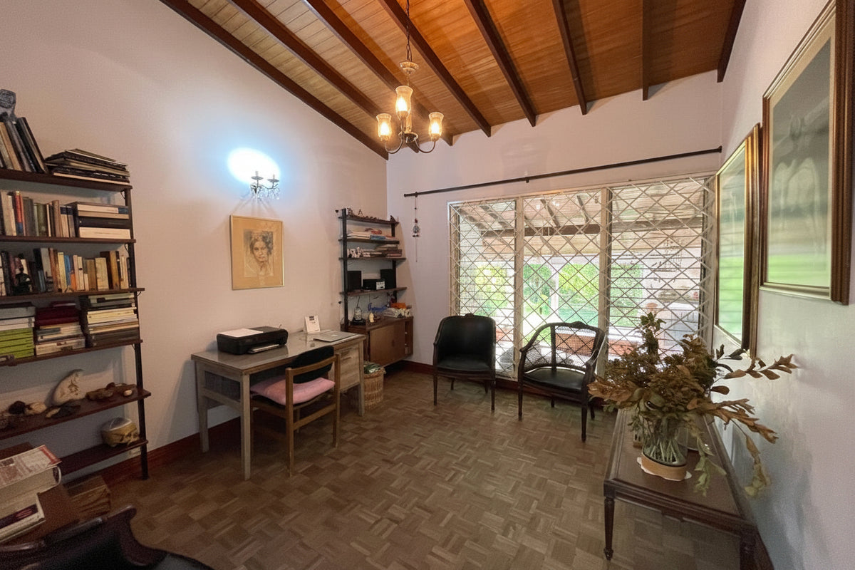 Casa de campo en la ciudad para Remodelar con Gran Lote de 1.155 m² en El Poblado