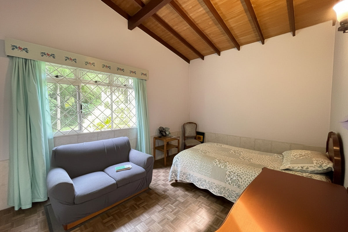 Casa de campo en la ciudad para Remodelar con Gran Lote de 1.155 m² en El Poblado