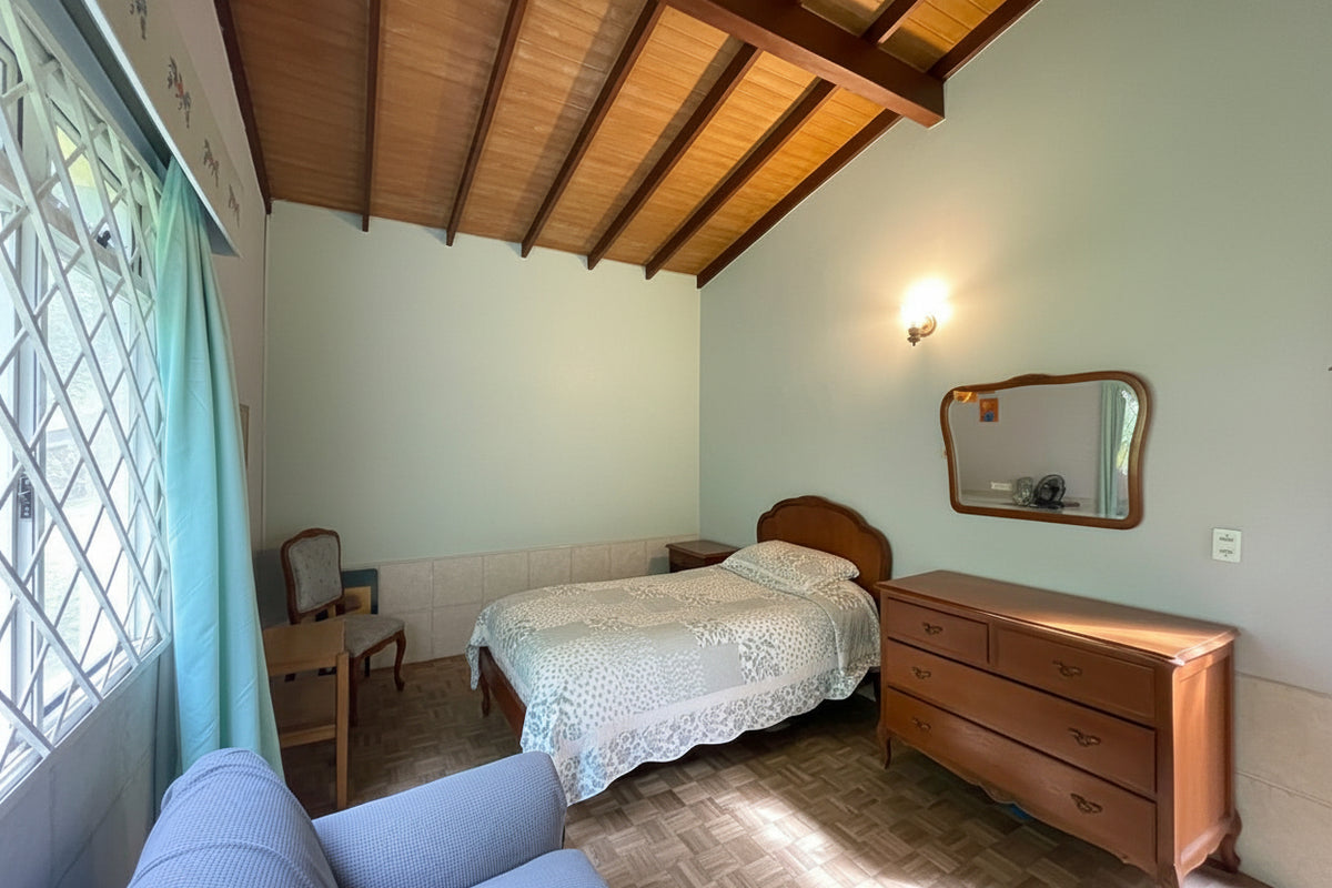Casa de campo en la ciudad para Remodelar con Gran Lote de 1.155 m² en El Poblado