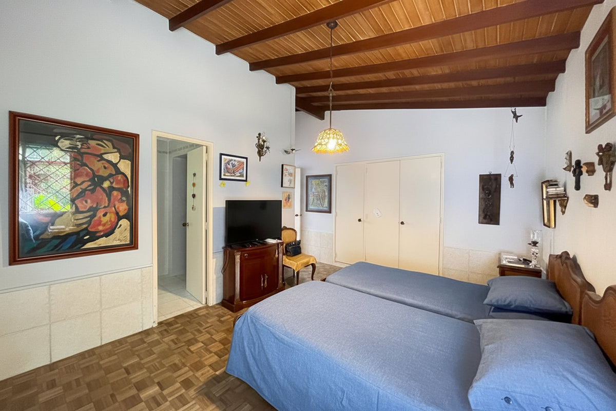 Casa de campo en la ciudad para Remodelar con Gran Lote de 1.155 m² en El Poblado