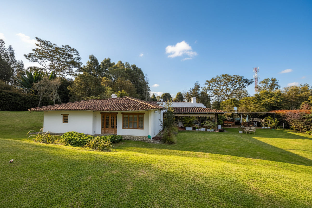 Casa de Campo de Lujo con Lote de 4.400 m² | Alto de las Palmas