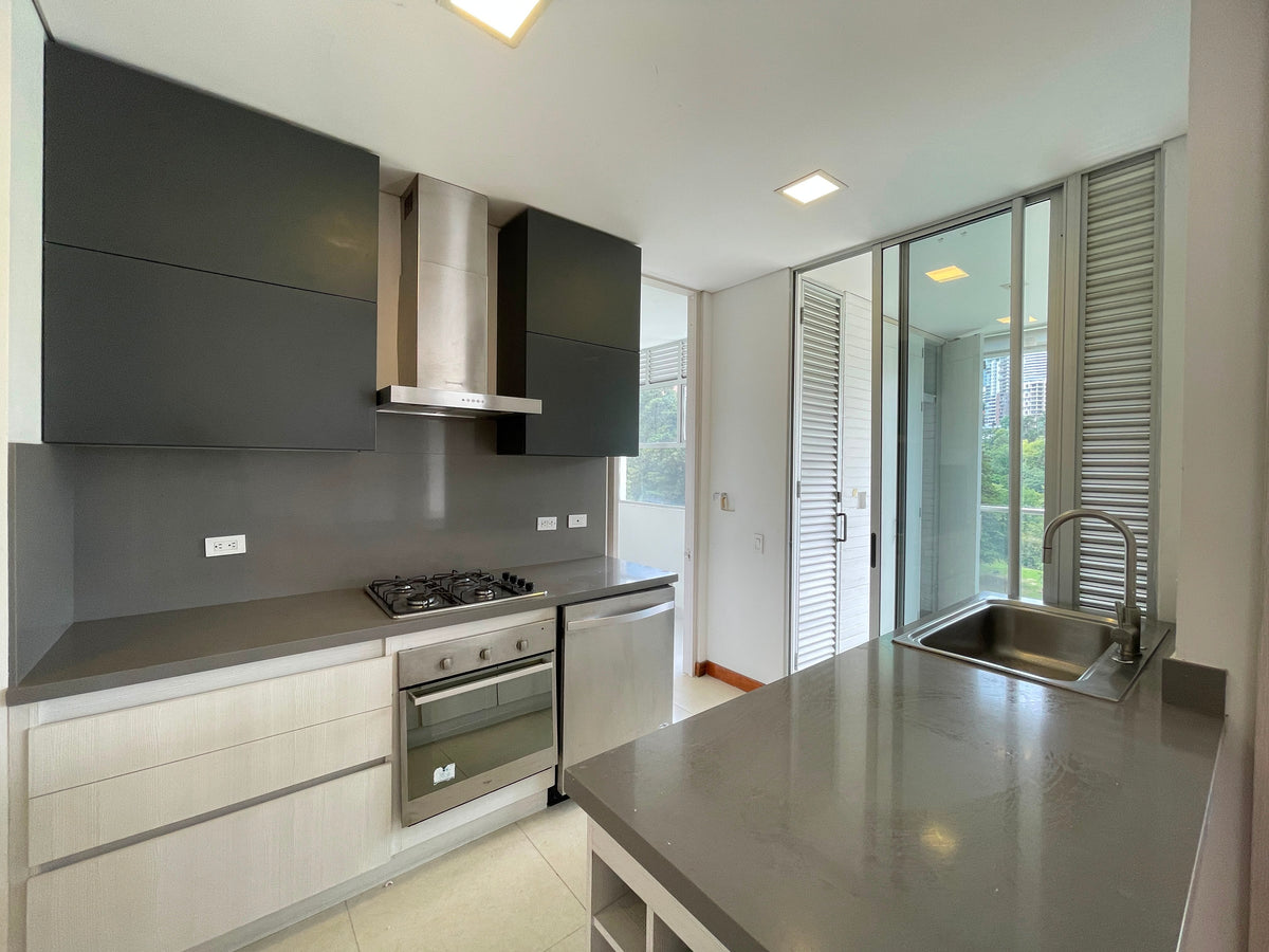 Vive frente al Club Campestre: apartamento con vista, amplitud y privacidad