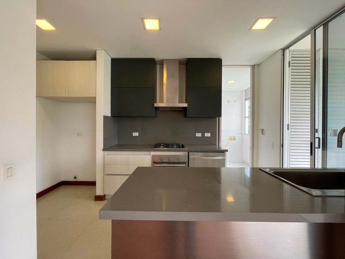 Vive frente al Club Campestre: apartamento con vista, amplitud y privacidad
