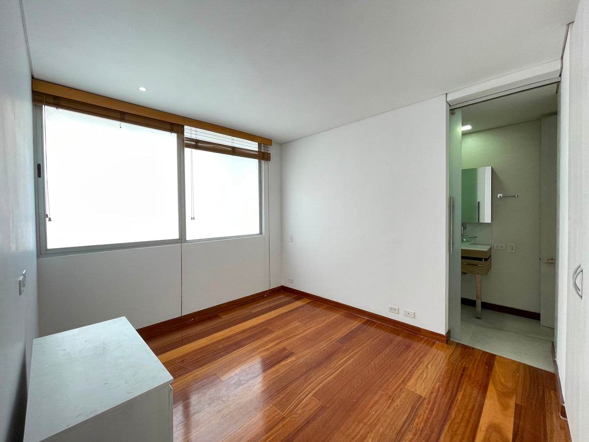 Vive frente al Club Campestre: apartamento con vista, amplitud y privacidad