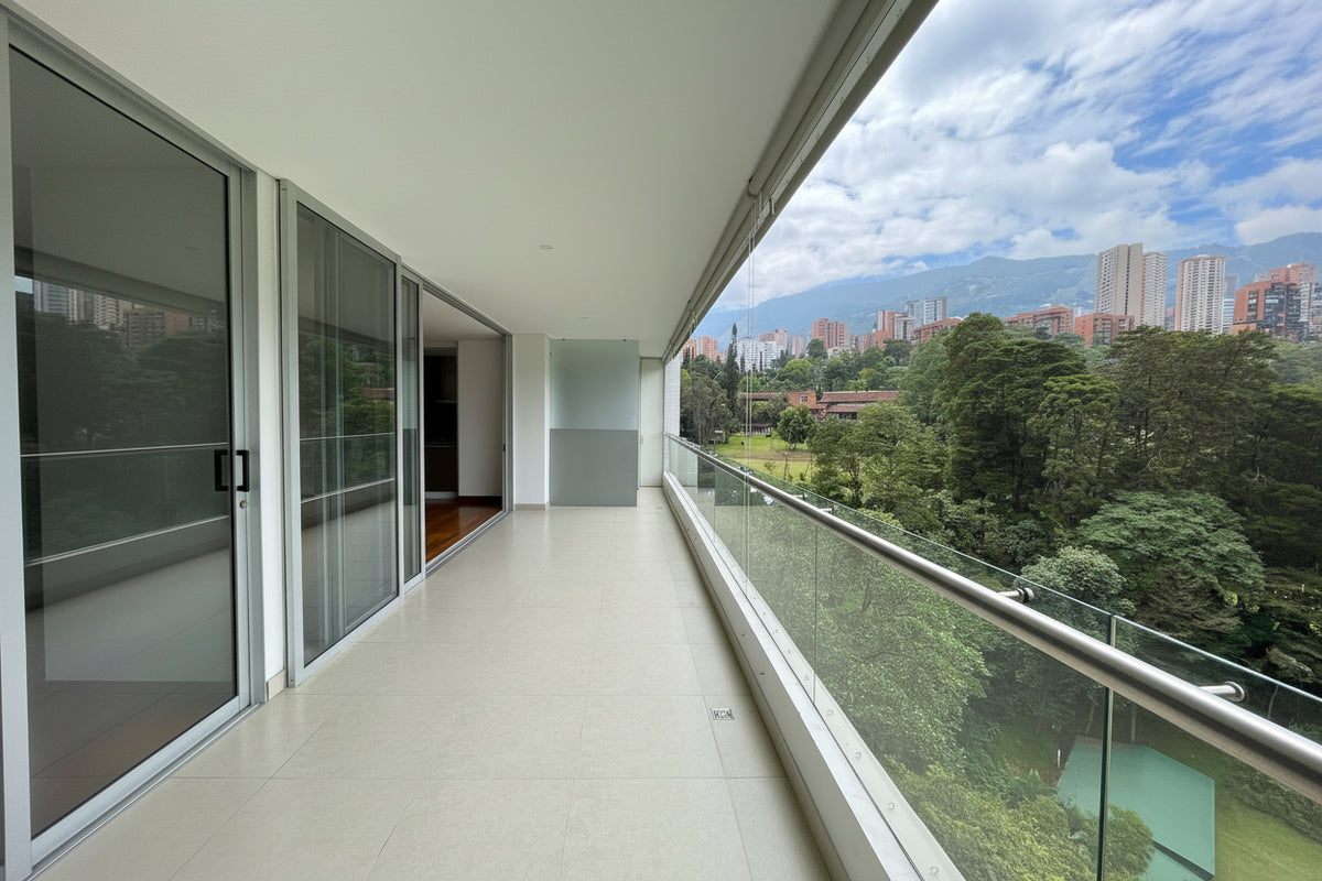 Vive frente al Club Campestre: apartamento con vista, amplitud y privacidad
