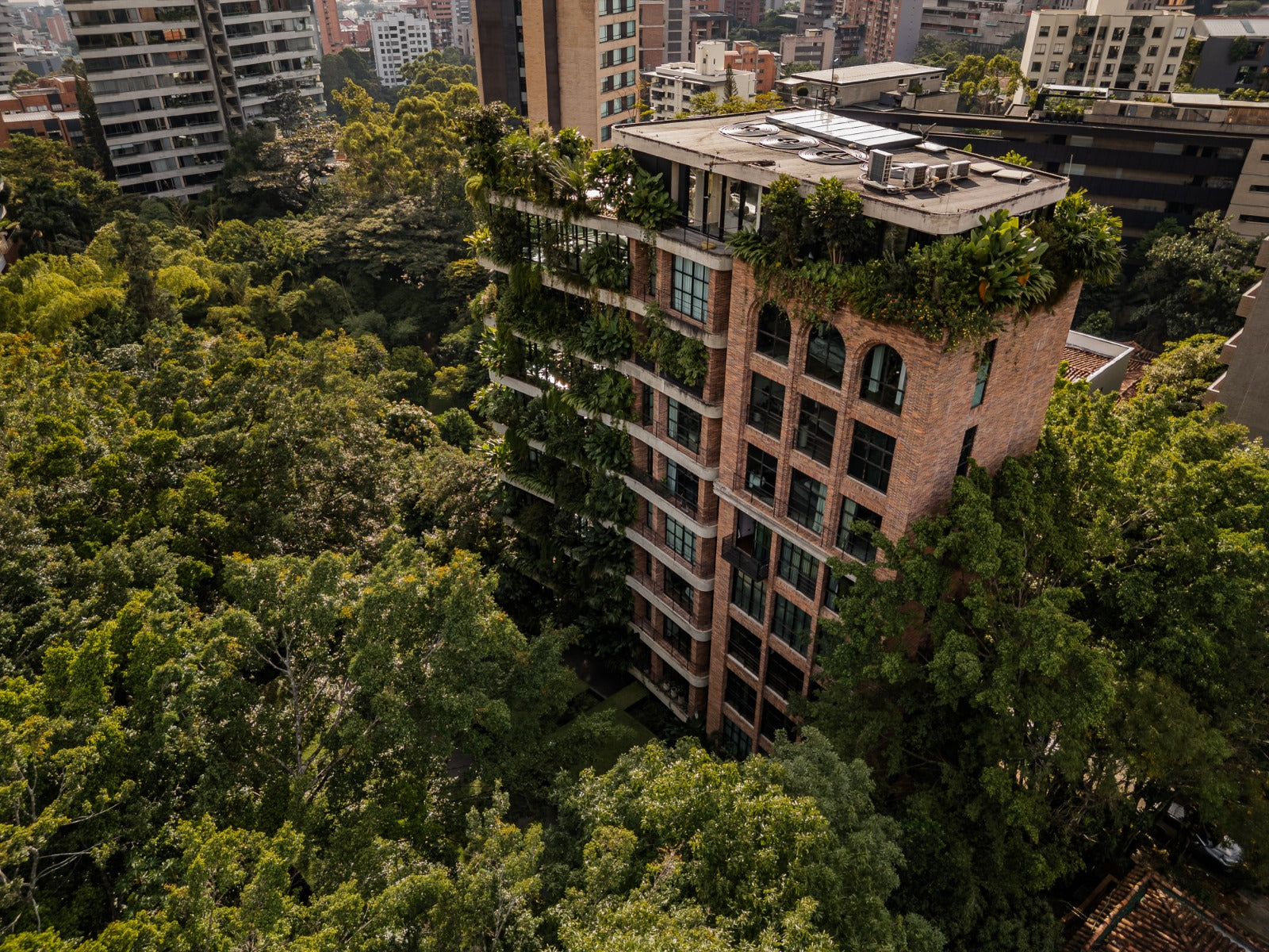 Apartamento Boutique Amoblado con Vista Directa a Reserva Natural, Sector Las Lomas