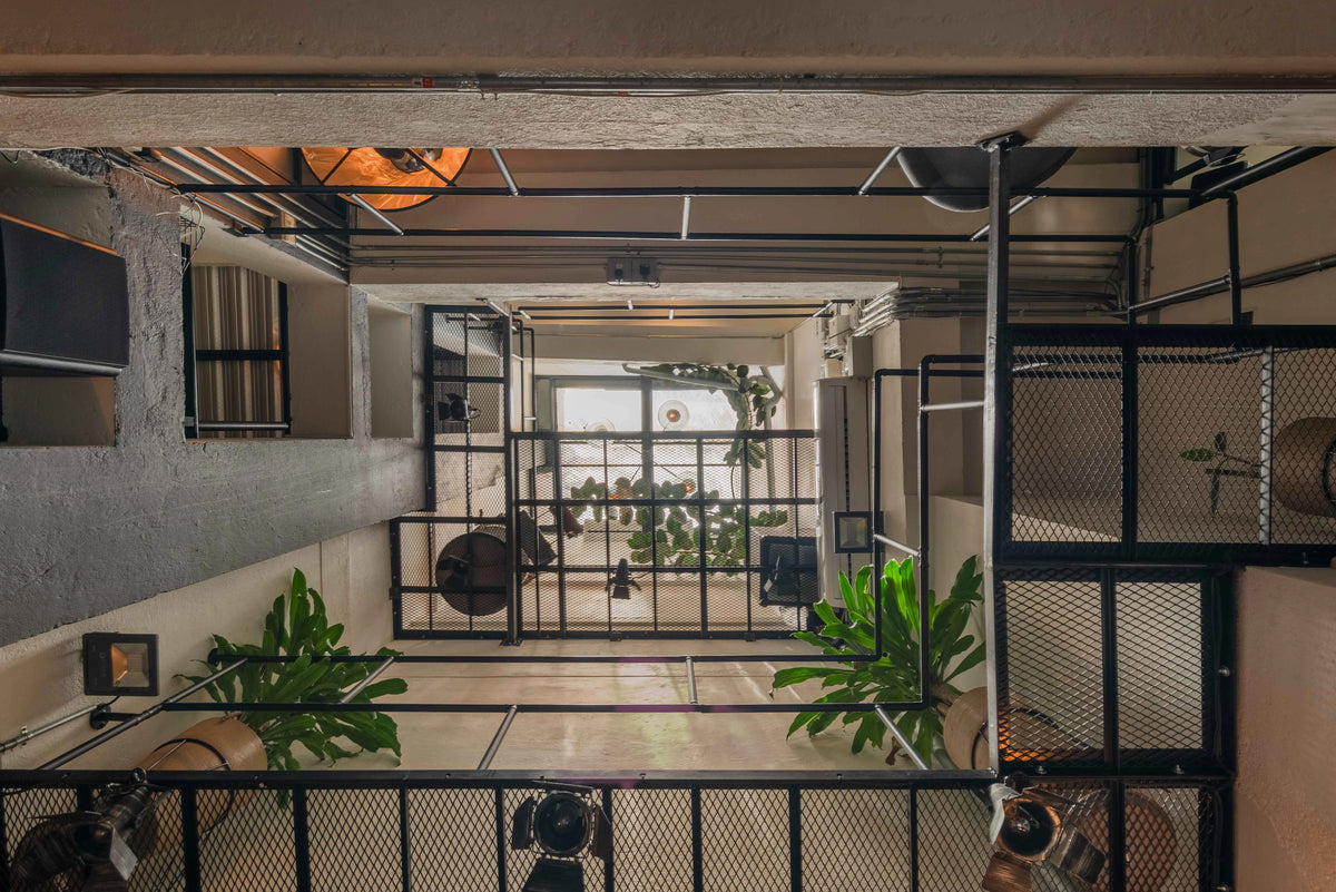Casa en venta en Provenza, El Poblado, Medellín, ideal para inversión en rentas cortas. Propiedad con uso de suelo turístico, diseño clásico restaurado, ubicada en una de las zonas más cotizadas para Airbnb y proyectos hoteleros.