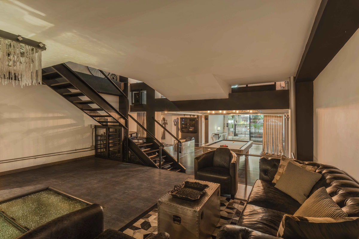 Casa en venta en Provenza, El Poblado, Medellín, ideal para inversión en rentas cortas. Propiedad con uso de suelo turístico, diseño clásico restaurado, ubicada en una de las zonas más cotizadas para Airbnb y proyectos hoteleros.