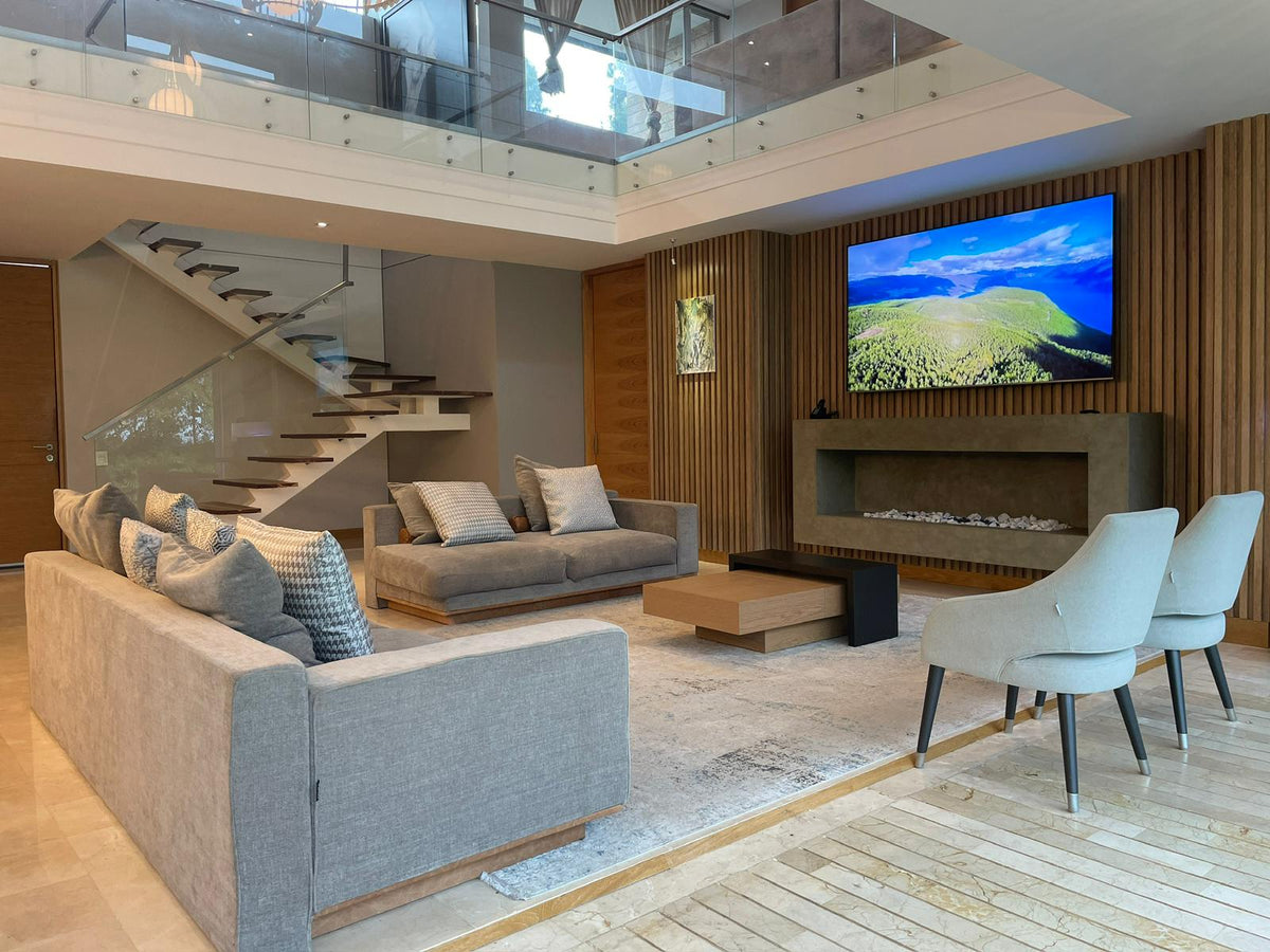 Designer house in Alto de las Palmas with common areas and natural surroundings