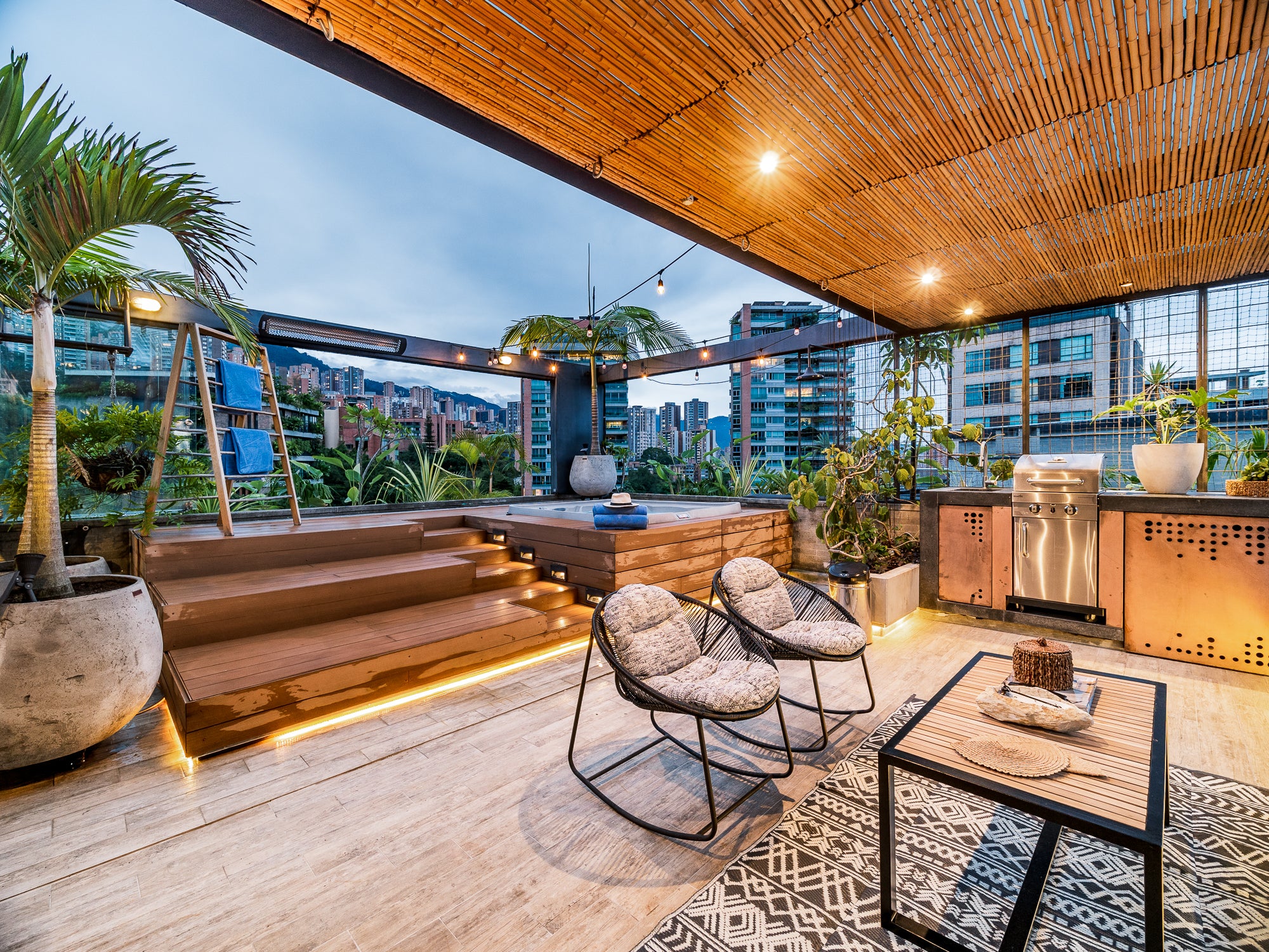 Penthouse Dúplex con Terraza y Jacuzzi sector Las Lomas 2 BR