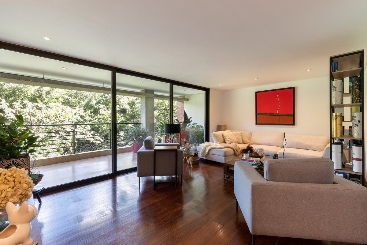 Apartamento remodelado de 226 m² con 2 balcones en Las Lomas, El Poblado