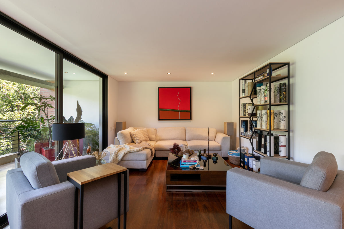 Apartamento remodelado de 226 m² con 2 balcones en Las Lomas, El Poblado