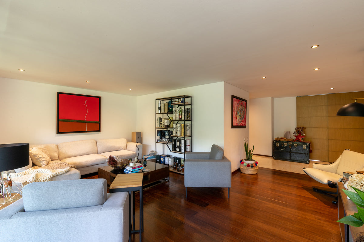 Apartamento remodelado de 226 m² con 2 balcones en Las Lomas, El Poblado