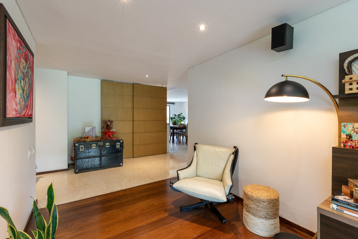 Apartamento remodelado de 226 m² con 2 balcones en Las Lomas, El Poblado