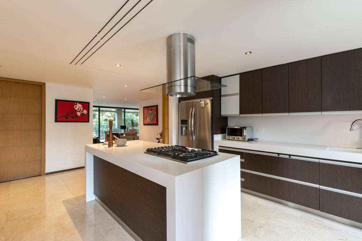 Apartamento remodelado de 226 m² con 2 balcones en Las Lomas, El Poblado