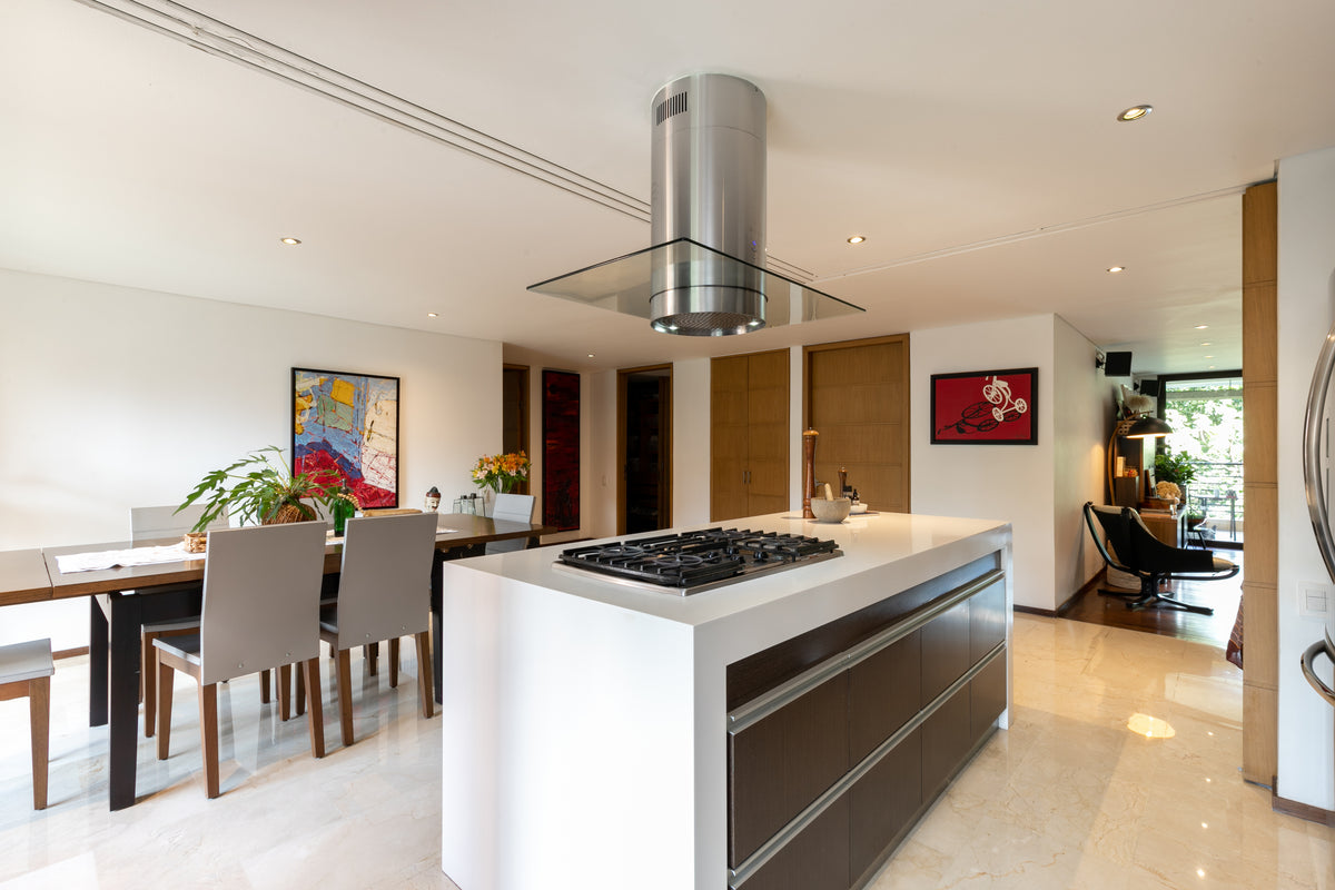 Apartamento remodelado de 226 m² con 2 balcones en Las Lomas, El Poblado