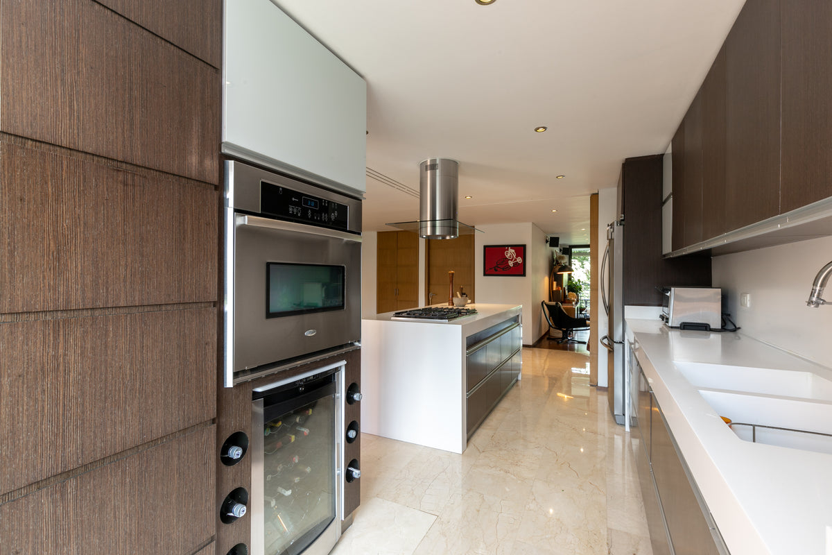 Apartamento remodelado de 226 m² con 2 balcones en Las Lomas, El Poblado