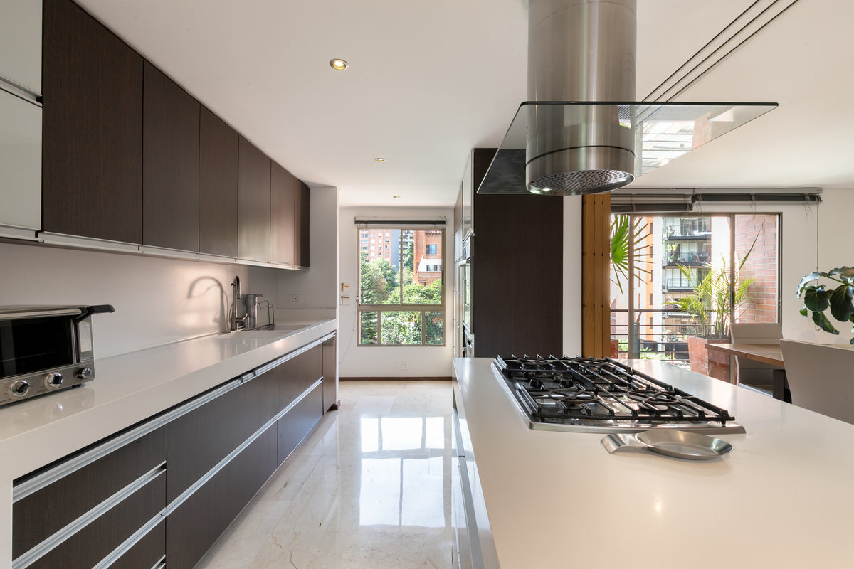 Apartamento remodelado de 226 m² con 2 balcones en Las Lomas, El Poblado