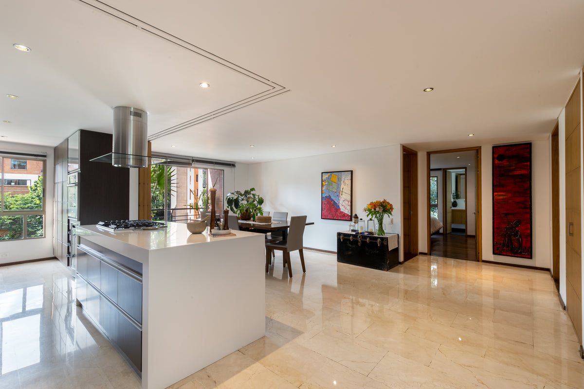 Apartamento remodelado de 226 m² con 2 balcones en Las Lomas, El Poblado