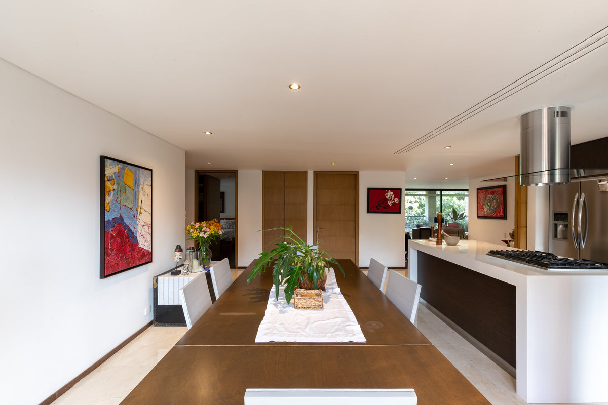 Apartamento remodelado de 226 m² con 2 balcones en Las Lomas, El Poblado