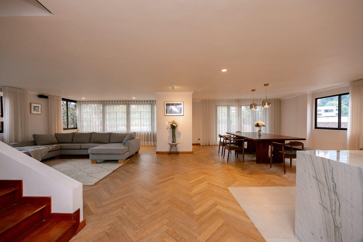 Penthouse Duplex con Rooftop, Jacuzzi & Turco Sector Provenza 3 BR