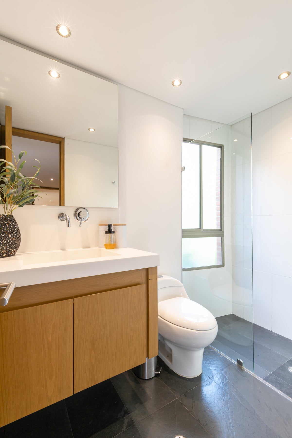 Apartamento remodelado de 226 m² con 2 balcones en Las Lomas, El Poblado