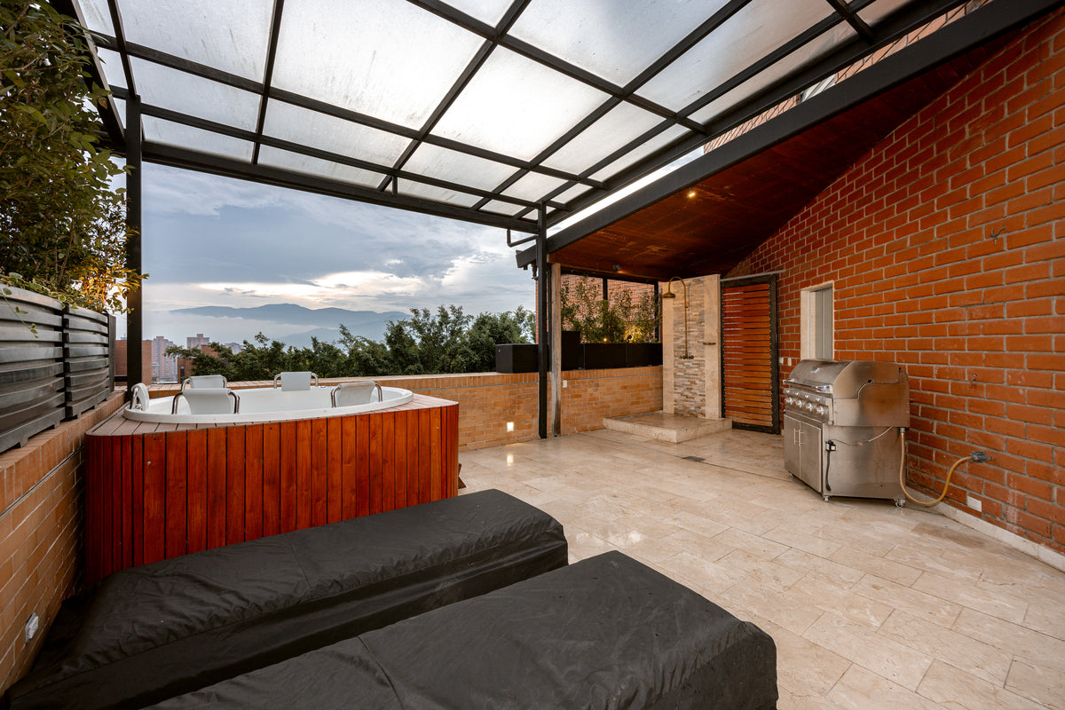 Penthouse Duplex con Rooftop, Jacuzzi & Turco Sector Provenza 3 BR