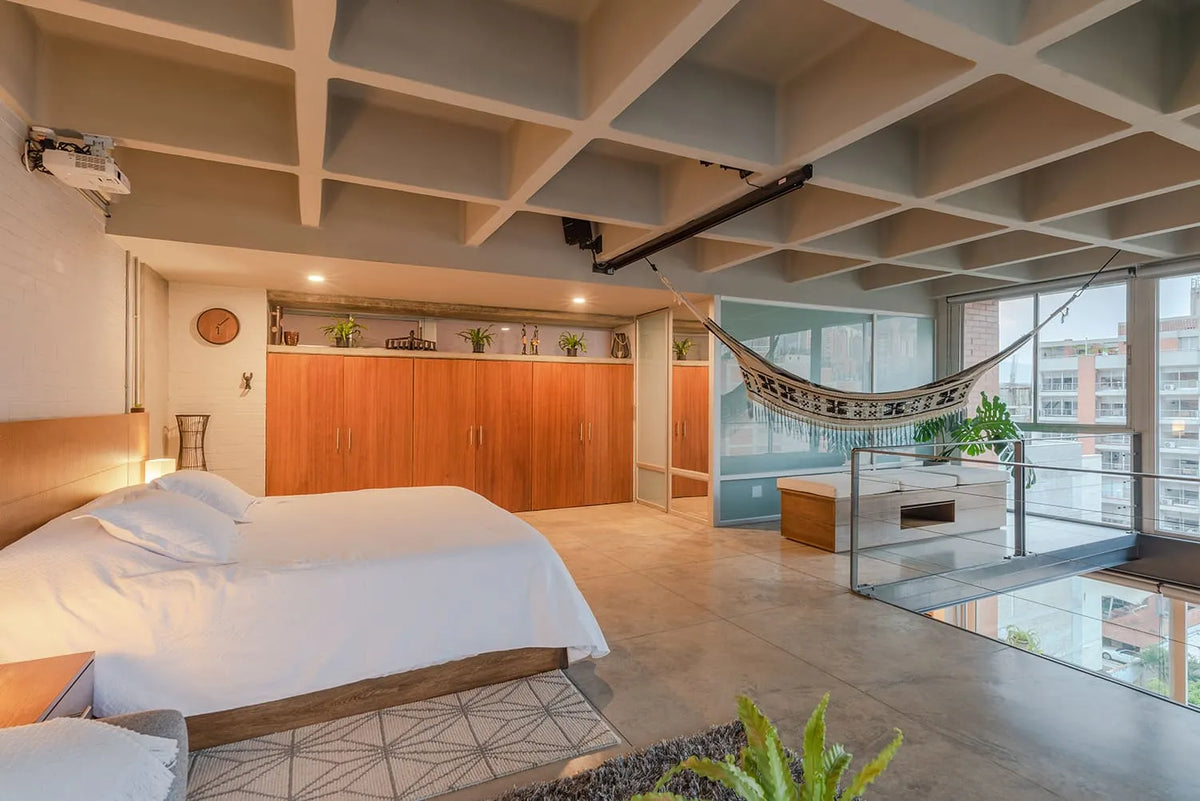 Apartamento tipo loft en El Poblado para renta mensualIdeal para pareja o profesional, totalmente amoblado y con diseño moderno.