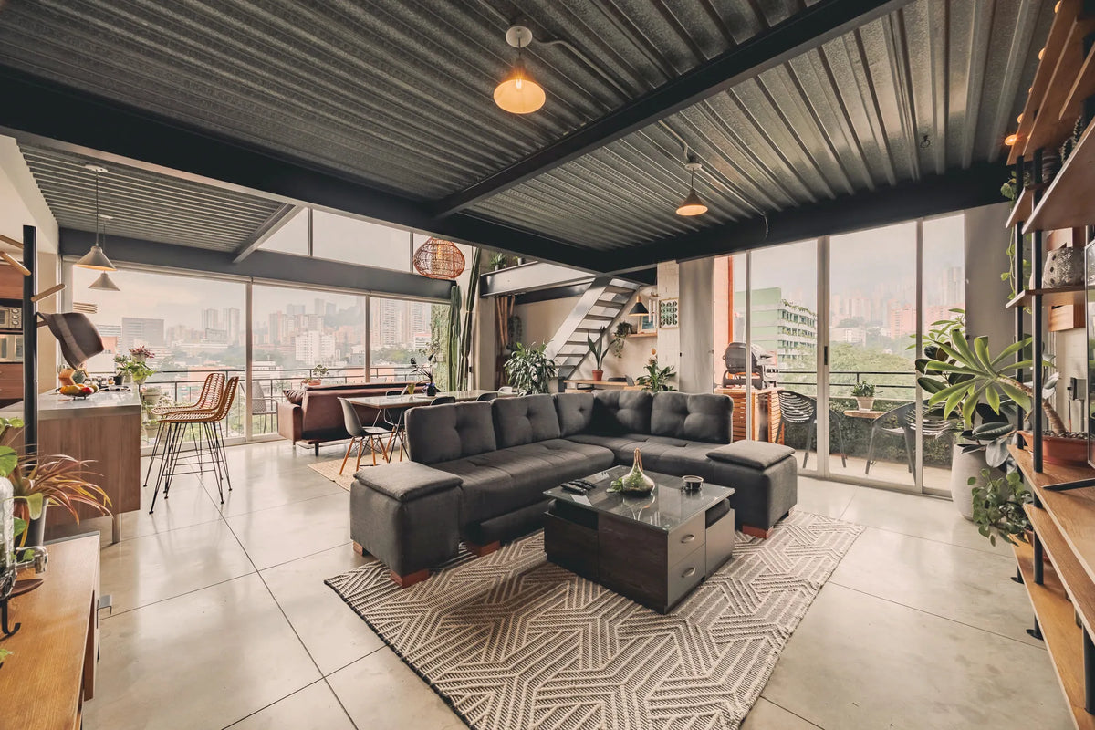 Apartamento tipo loft en El Poblado para renta mensualIdeal para pareja o profesional, totalmente amoblado y con diseño moderno.