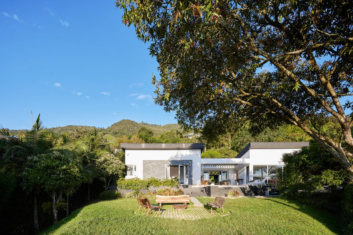 Country house in Alto del Escobero sector, 3 BR with Jacuzzi